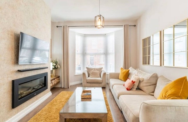 Luxurious Home 60 seconds to Liverpool FC Stadium
