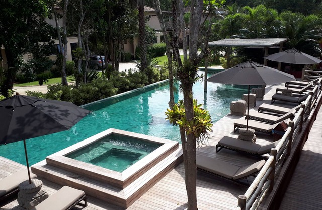Luxurious home in high standard condominium 100m from Maresias beach private pool.