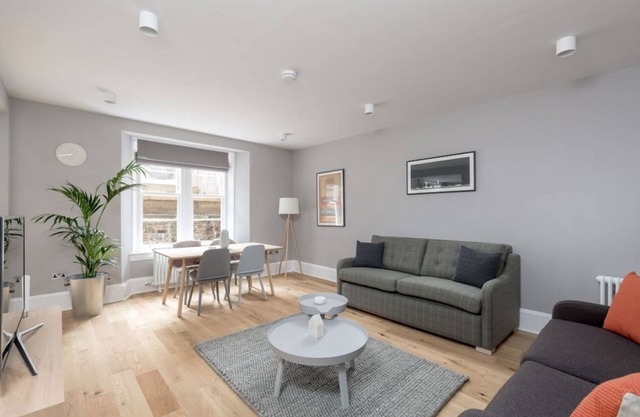 Luxurious Home near Haymarket Station