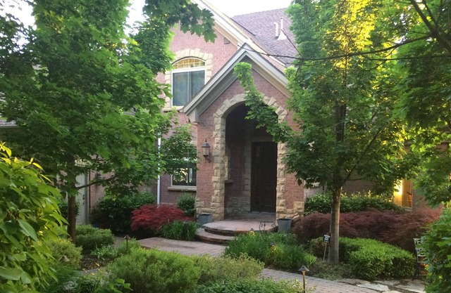 Luxurious home sleeps 30+! Great for Family Reunions, Corporate Retreats & more!