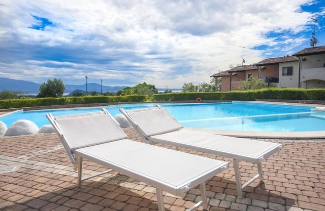 Luxurious Apartment with Lake View +swimming pool +parking space