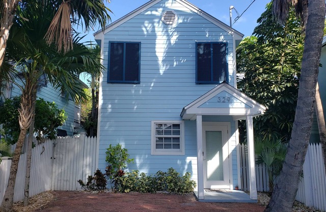Luxurious Key West Pool Home block from Duval! Pool & Patio Recently Renovated!