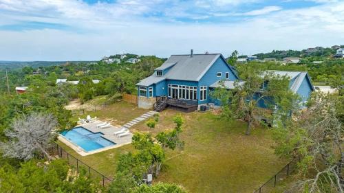 Luxurious Lake Park House: Sleeps 25, Pool, Hot-Tub, Firepit and Game Room!