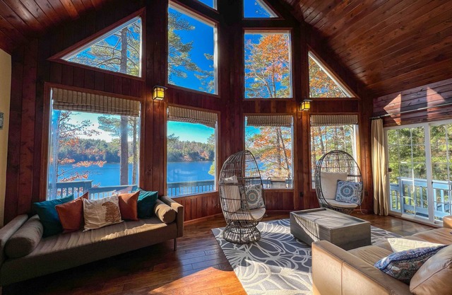 Luxurious Lakehouse - Firepit with beautiful sunsets+ Central Air + Private Dock