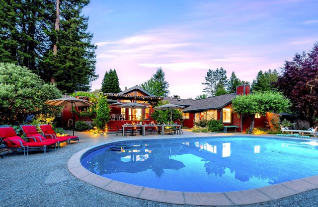Luxurious Large Home, Beautiful Pool, Extensive Gardens