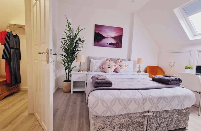 Luxurious Loft Guest Room1 with private Utilities