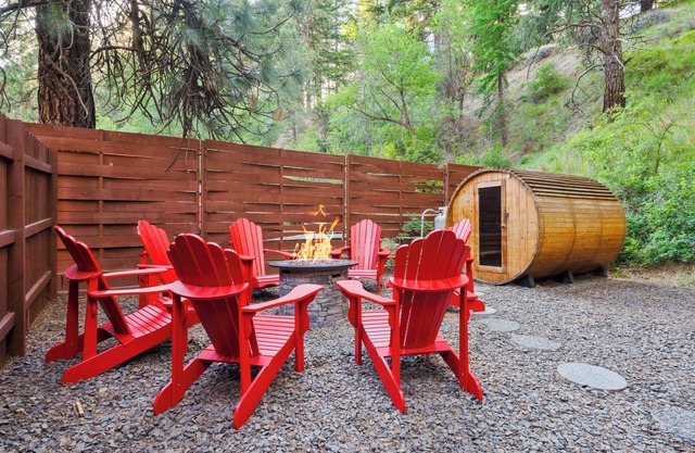 Luxurious Log Cabin Getaway at White Pass
