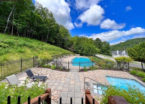 Luxurious & Modern Tremblant Loft Pool&Spa Access