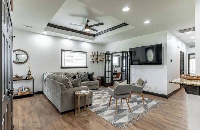 ✸ Luxurious, Modern 3 BR only 1.8mi from Etown Sports Park ✸