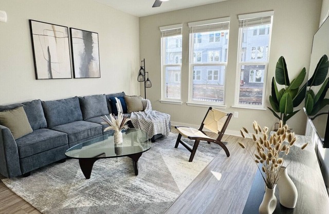 Luxurious, New Apt | Pool | Long Stays