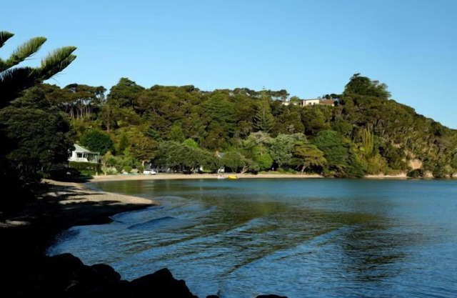 Luxurious Russell - absolute waterfront!