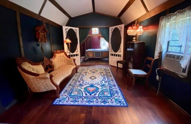 Luxurious, Off Grid, glamping, secluded on 43acresnn