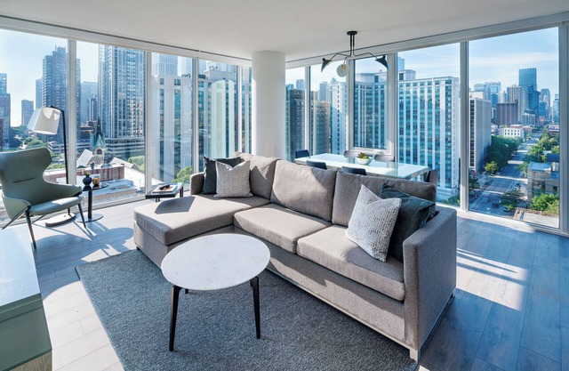 Luxurious Old Town Chicago Suites – Perfect for Families & Corporate Stays