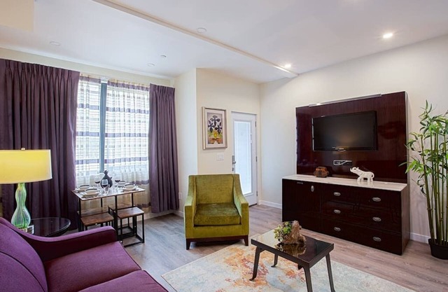 Luxurious One Bedroom Suite with Balboa Park View
