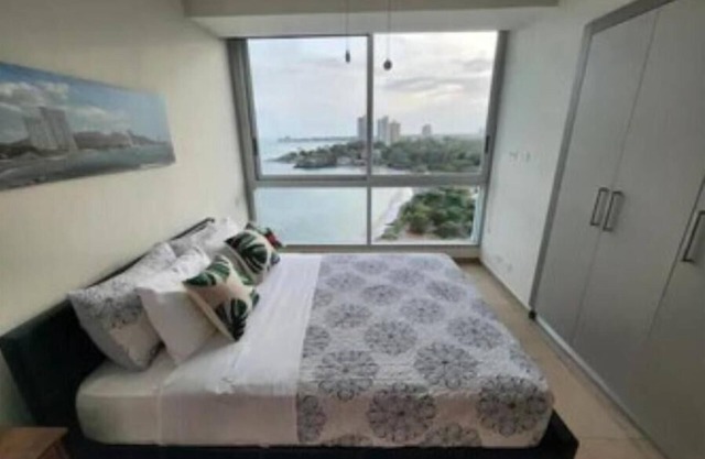 luxurious 2 bedroom beachfront apartment