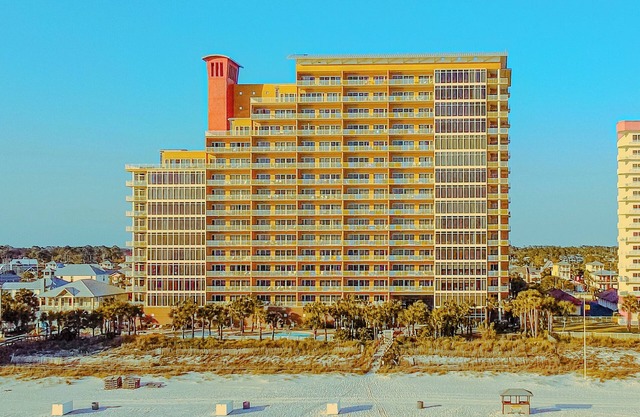 Luxurious penthouse with all the amenities. Oceanfront with fabulous views.