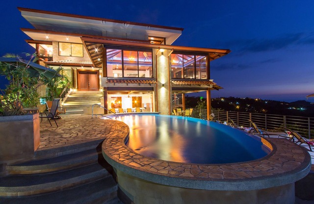 Luxurious, Private Chef, Mesmerizing views, lots of WILDLIFE