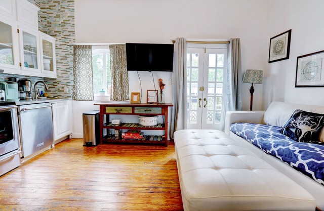 Luxurious Private Unmatched Location 10 Bed Washer/Dryer Safe Fast Wifi Walkable