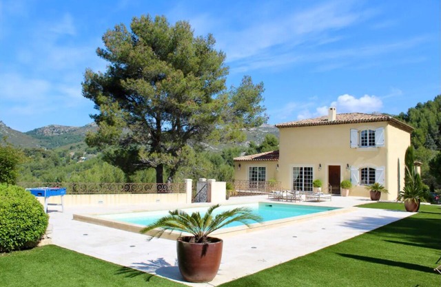Luxurious Provencal Bastide of 350 M2