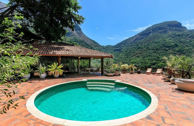 Luxurious Retreat Surrounded by Nature - Sco009