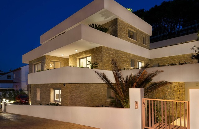 Luxurious Seaside Villa. Stunning Views. Private Pool. Spacious Outdoor Living