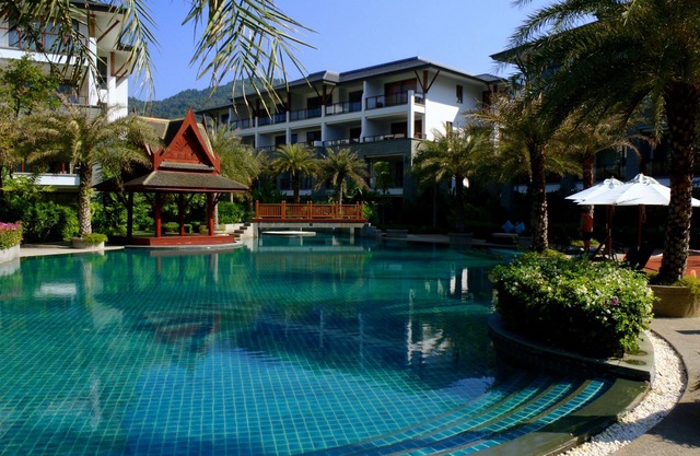 Luxurious & Spacious Apartment Steps Away From The Beautiful and Tranquil Beach