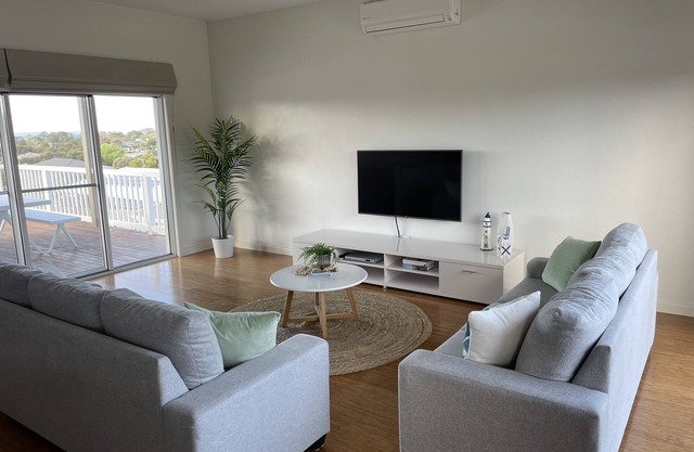 Luxurious, Spacious Beach House with ocean views - enough space for 2-3 families