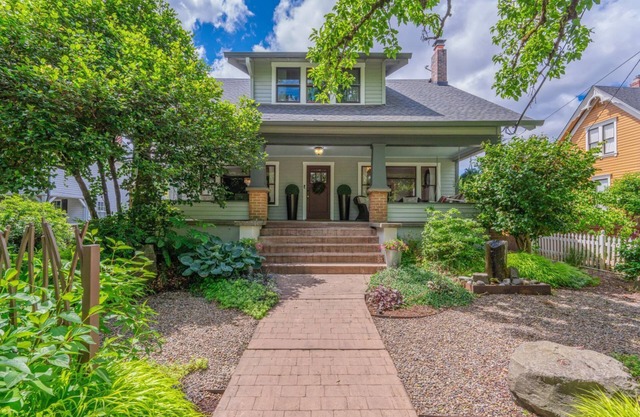 Luxurious, Spacious Pet-Friendly Home for Your Workcation In Wine Country