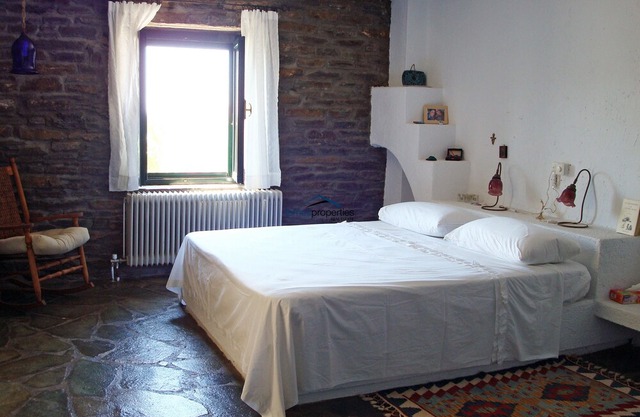 Luxurious stone villa with a fantastic sea view and a few minutes from the sea
