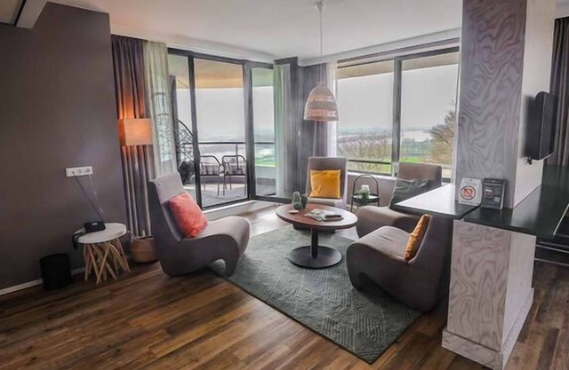 Luxurious Suite w/Panoramic View | Stunning Outdoors & Historic Landmarks Nearby