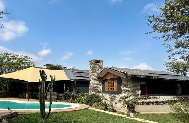 Luxurious super cosy chalet surrounded by nature with own pool near Nairobi.