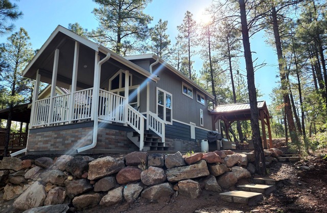 Luxurious Tiny Cottage-Relax-Hike-Fish-Eat!