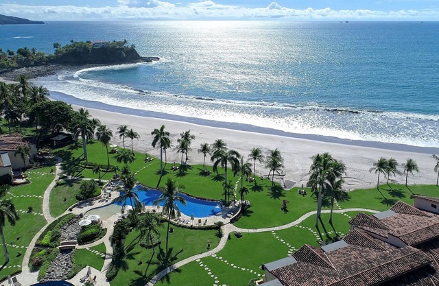 Luxurious, Totally Outfitted Beachfront Villa at The Palms Flamingo, Sleeps 6