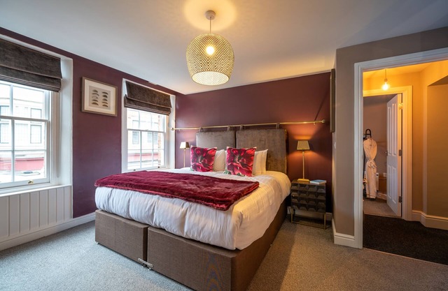 Luxurious Town-centre entire Apartment