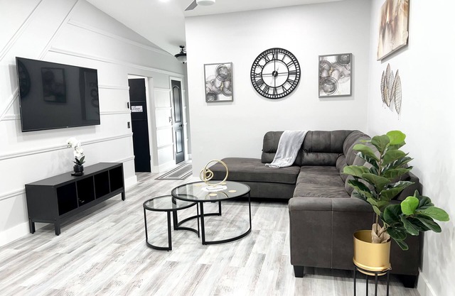 Luxurious Townhome - Miami Gardens - Sleeps (8)