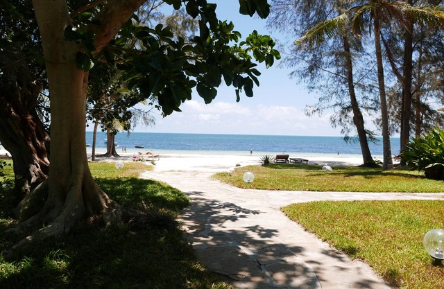 LUXURIOUS TWO BEDROOM BEACH FRONT APARTMENT TO LET IN MALINDI