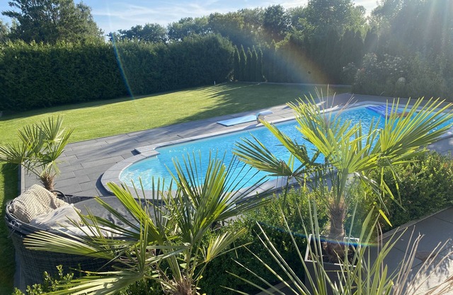 Luxurious vacation home/heated pool, barbecue area, Berlin City