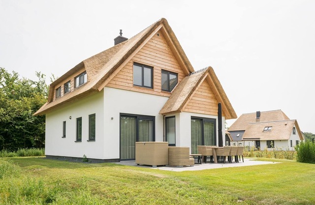 Luxurious villa for 8 people in De Cocksdorp, on the beautiful Wadden island of Texel