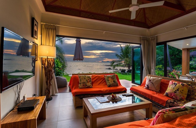 Luxurious villa on the beach, infinity pool, exceptional views