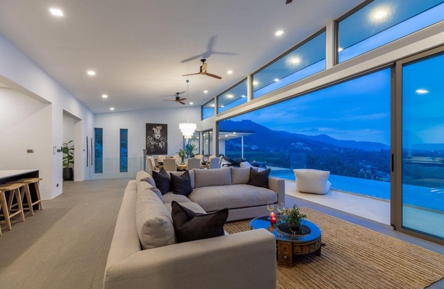 Luxurious Villa Anushka - breathtaking sea view and dedicated housekeeping staff