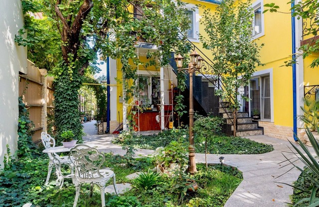 Luxurious Villa - Courtyard, Terrace & Garden