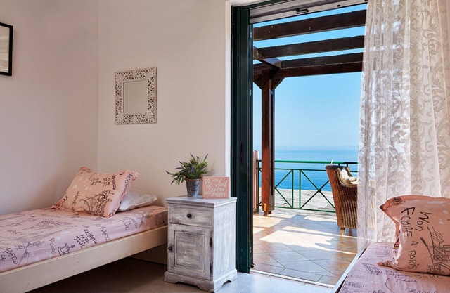 Luxurious Villa in Apostolata 5★ resort, 3BR, sea views, free parking!