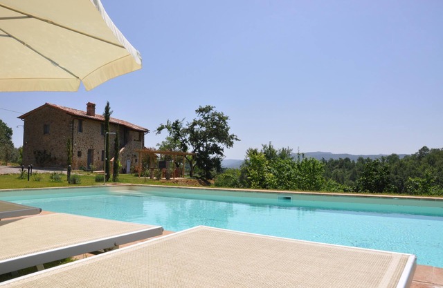 Luxurious Villa, private pool close to beautiful village and lake in Italy