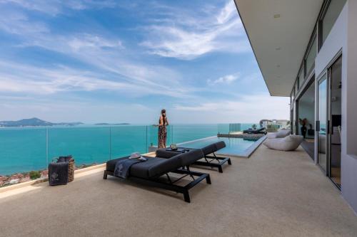 Luxurious Villa Anushka - breathtaking sea views and dedicated housekeeping staff