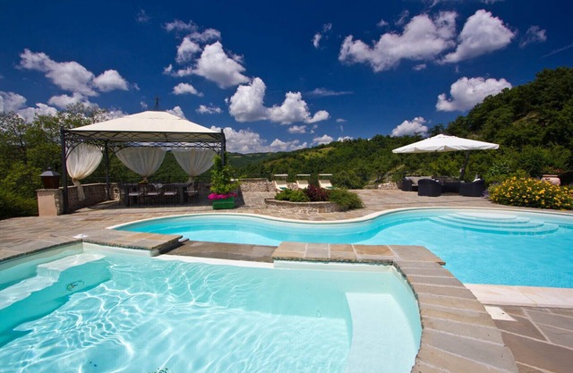Luxurious villa with pool, Jacuzzi and wonderful view of the surrounding nature
