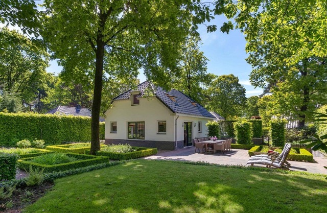 Luxurious villa with dishwasher close to De Veluwe