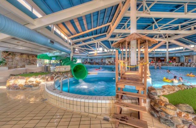 Luxurious villa with sauna and dishwasher near a reserve