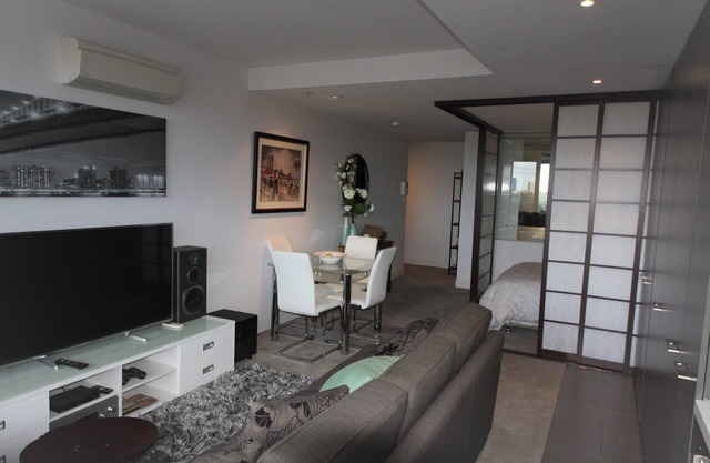 Luxurious with great city views, free Private parking & fast internet