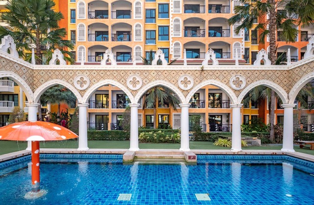 Luxury 1 Beddoom with Pool
