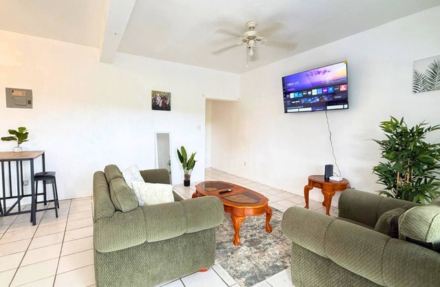 Luxury 1-Bedroom Apartment